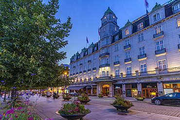 View of Grand Hotel on Karl Johans Gate at dusk, Oslo, Norway, Scandinavia, Europe