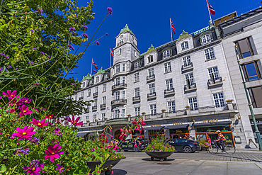 View of Grand Hotel in Stortingsparken on a sunny day, Oslo, Norway, Scandinavia, Europe