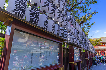 View of lanterns on Nakamise-dori Street, leading to Senso-ji Temple, Asakusa, Taito City, Tokyo, Japan, Asia