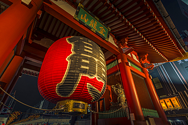 View of Kaminarimon Gate, entrance to Senso-ji Temple at night, Asakusa, Taito City, Tokyo, Japan, Asia