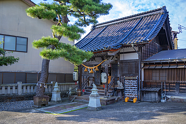 View of Higashiyama Sugawara Shrine in the Higashi Chaya District, Kanazawa City, Ishikawa Prefecture, Honshu, Japan, Asia