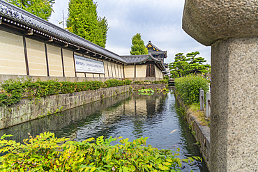 View of Higashi Hongan-ji Temple, Shimogyo Ward, Higashishiokoji Kamadonocho, Kyoto, Honshu, Japan