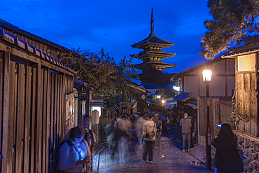 View of Sannen Zaka and Yasaka Pagoda in Gion at dusk, Kyoto Geisha District, Kyoto, Honshu, Japan