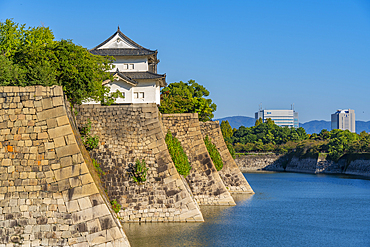 View of Rokuban-yagura Turret and moat at Osaka Castle on a sunny day, Osakajo, Chuo Ward, Osaka, Honshu, Japan, Asia