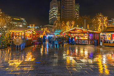 View of Kaiser Wilhelm Memorial Church and market stalls at Christmas, Breitscheidplatz, Berlin, Germany, Europe