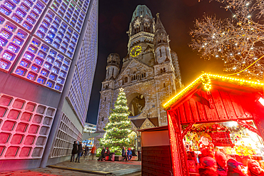 View of Kaiser Wilhelm Memorial Church and market stalls at Christmas, Breitscheidplatz, Berlin, Germany, Europe