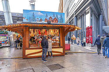 View of Christmas market stalls in Potsdamer Platz at Christmas, Mitte, Berlin, Germany, Europe