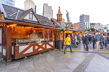 View of Christmas market stalls in Potsdamer Platz at Christmas, Mitte, Berlin, Germany, Europe