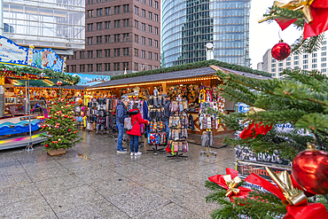 View of Christmas market stalls in Potsdamer Platz at Christmas, Mitte, Berlin, Germany, Europe