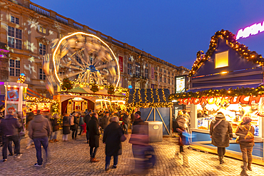 View of Christmas market stalls in Vorplatz Berliner Schloss at Christmas, Mitte, Berlin, Germany, Europe