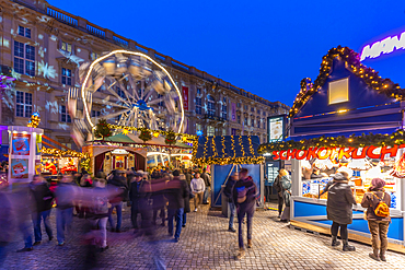 View of Christmas market stalls in Vorplatz Berliner Schloss at Christmas, Mitte, Berlin, Germany, Europe