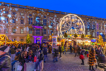 View of Christmas market stalls in Vorplatz Berliner Schloss at Christmas, Mitte, Berlin, Germany, Europe