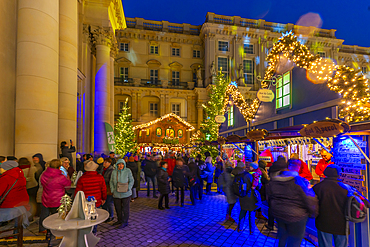 View of Christmas market stalls in Schlüterhof des Berliner Schlosses at dusk, Mitte, Berlin, Germany, Europe