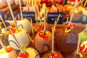 View of toffee apples on Christmas Market stall in Altstadt Spandau, Spandau, Berlin, Germany, Europe