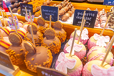 View of toffee apples on Christmas Market stall in Altstadt Spandau, Spandau, Berlin, Germany, Europe