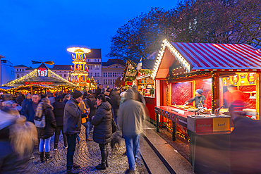 View of Christmas Market stalls in the market square in Altstadt Spandau at dusk, Spandau, Berlin, Germany, Europe