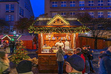 View of Christmas Market stalls in the market square in Altstadt Spandau at dusk, Spandau, Berlin, Germany, Europe