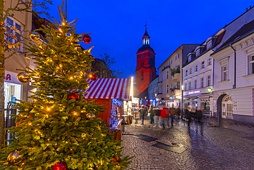 View of Christmas Market stalls in the market square in Altstadt Spandau at dusk, Spandau, Berlin, Germany, Europe