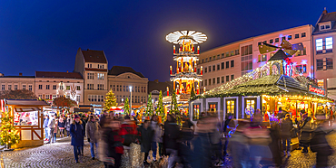 View of Christmas Market stalls in the market square in Altstadt Spandau at dusk, Spandau, Berlin, Germany, Europe