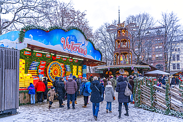 View of Christmas market during winter at dusk, Stortingsparken, Oslo, Norway, Scandinavia, Europe