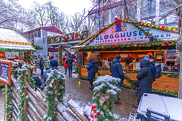 View of Christmas market during winter at dusk, Stortingsparken, Oslo, Norway, Scandinavia, Europe