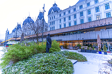 View of cafes and restaurants on Victoria Terrasse during winter, Oslo, Norway, Scandinavia, Europe