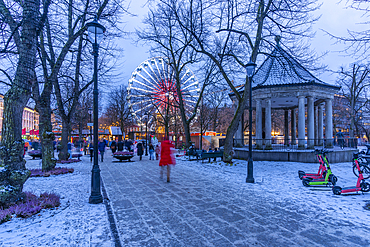 View of Christmas market during winter at dusk, Stortingsparken, Oslo, Norway, Scandinavia, Europe