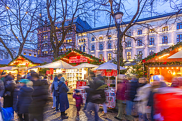 View of Christmas market during winter at dusk, Stortingsparken, Oslo, Norway, Scandinavia, Europe