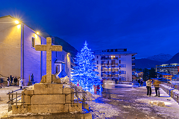 View of Christmas tree and decorations in Piazza Abbé Henry at dusk, Courmayeur, Aosta Valley, Italy, Europe