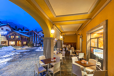 View of snow covered town centre on Via Roma in Courmayeur during winter, Courmayeur, Aosta Valley, Italy, Europe