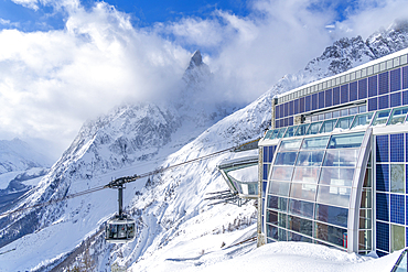 View of snow covered Aosta Valley, mountains and Skyway Monte Bianco cable car in winter, Courmayeur, Aosta Valley, Italy, Europe