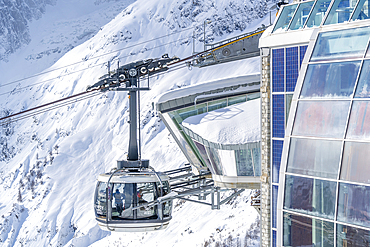 View of snow covered Aosta Valley, mountains and Skyway Monte Bianco cable car in winter, Courmayeur, Aosta Valley, Italy, Europe