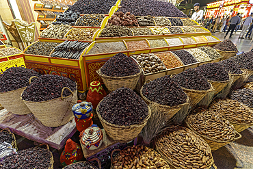 View of spice and herb stall in Aswan Old Souks, Aswan, Nubia, Egypt, Africa