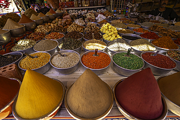 View of colourful spices on market stalls at Nagaa Suhayl Gharb on the Nile river near Aswan, Aswan, Nubia, Egypt, North Africa, Africa