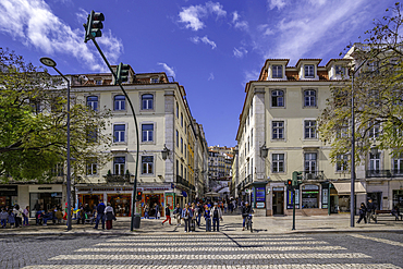 View of cafes and restaurants in Praca do Rossio in Lisbon city centre, Lisbon, Portugal, Europe