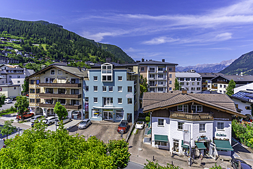 Elevated view of Zell am See on a sunny day, Zell am See, Salzburg, Austria, Europe