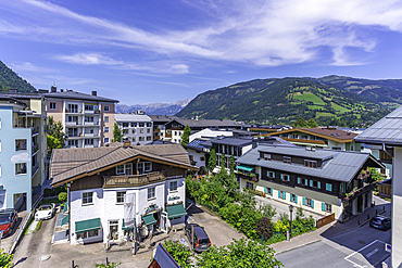 Elevated view of Zell am See on a sunny day, Zell am See, Salzburg, Austria, Europe