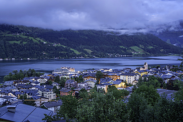 Elevated view of Zell am See and Lake Zell at dusk, Zell am See, Salzburg, Austria, Europe