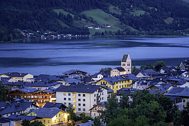 Elevated view of Zell am See and Lake Zell at dusk, Zell am See, Salzburg, Austria, Europe