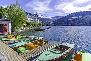 View of the Grand Hotel and Lake Zell in Zell am See on a sunny day, Zell am See, Salzburg, Austria, Europe