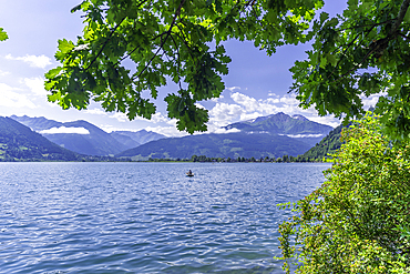 View of Lake Zell in Zell am See on a sunny day, Zell am See, Salzburg, Austria, Europe