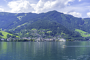 View of Zell am See and Lake Zell from cruise boat on a sunny day, Zell am See, Salzburg, Austria, Europe