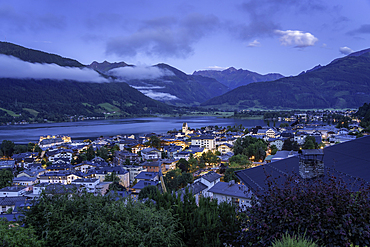 Elevated view of Zell am See and Lake Zell at dusk, Zell am See, Salzburg, Austria, Europe