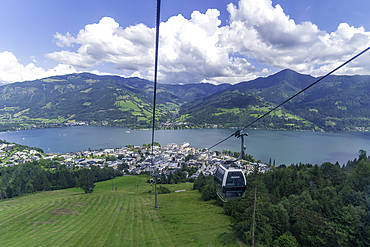 View of cable car from Zell am See to Mittelstation on a sunny day, Bruckberg, Salzburg, Austria, Europe
