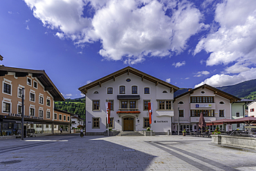 View of colourful buildings and Rathaus in Stadtplatz Mittersill on a sunny day, Salzburg, Austria, Europe