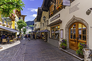 View of restaurants and cafes and street scene in Zell am See on a sunny day, Zell am See, Salzburg, Austria, Europe