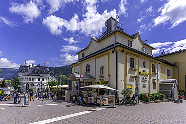 View of restaurants and cafes and street scene in Zell am See on a sunny day, Zell am See, Salzburg, Austria, Europe
