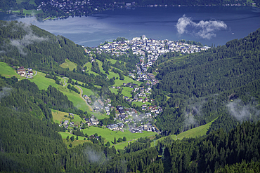 View of Zell am See and cloud from Schmittenhöhebahn top station 2000m on a sunny day, Zell am See, Salzburg, Austria, Europe