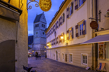View of St. Hippolyte Church and Stadtplatz in Zell am See at dusk, Zell am See, Salzburg, Austria, Europe