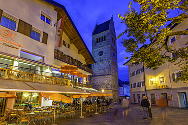 View of St. Hippolyte Church and Stadtplatz in Zell am See at dusk, Zell am See, Salzburg, Austria, Europe